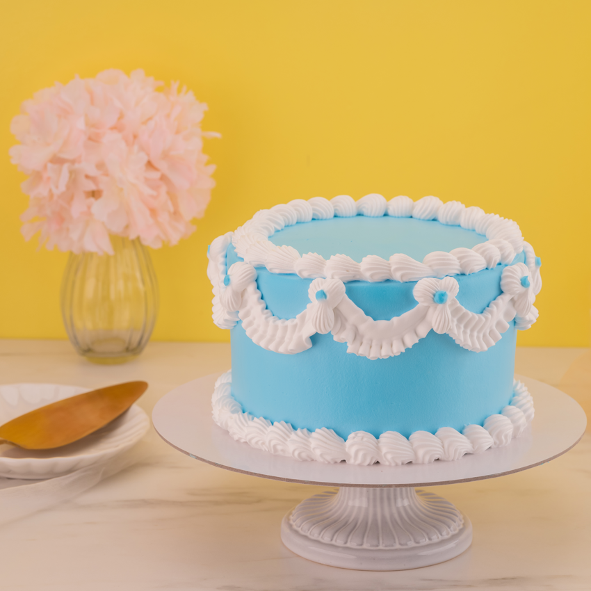 Birthday/wedding cakes (fresh cream) - Picture of Piece Of Cake,  Kingston-upon-Hull - Tripadvisor